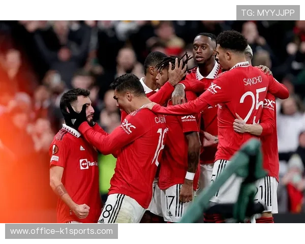 拉克鲁瓦成为二十余年来首位客战曼联既进球又染红球员